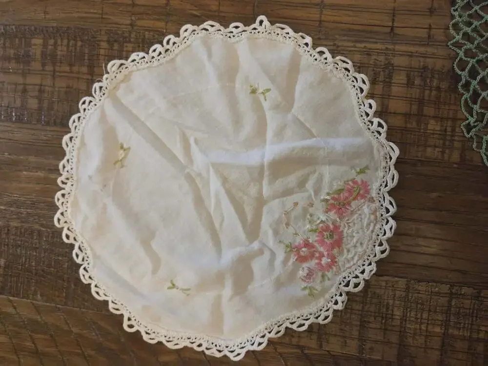 3 Vtg Crocheted Doilys One Oval With 2Dolls And 2 Round